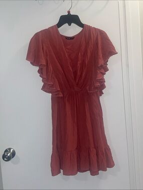 Women’s Feminine Minimalist ruffled V-Neck Dress